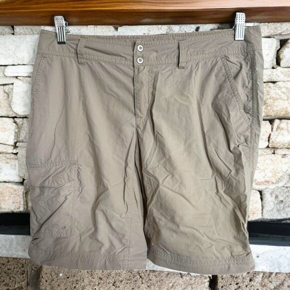 5/$65    Columbia Womens Shorts Sz 10 Short Khaki Zip Off Adjustable Waist Nylon - Picture 1 of 7